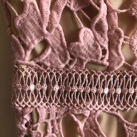 Romeo & Juliet Couture Double-V Lace Midi Dress - Picture 8 of 13